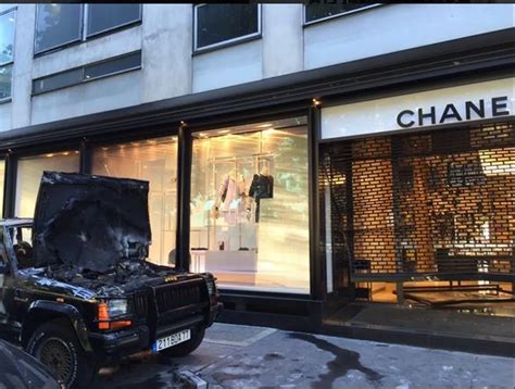 braquage chanel paris|Une boutique Chanel braquée à la voiture.